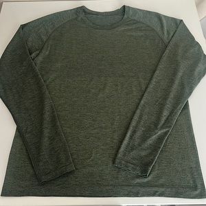 Men’s long sleeve size large